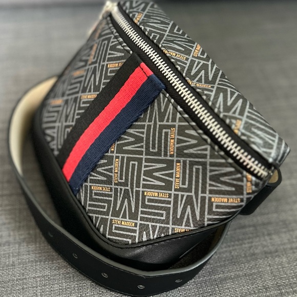 NWT STEVE MADDEN FANNY PACK LOGO BAG ON THE BELT - Picture 2 of 9